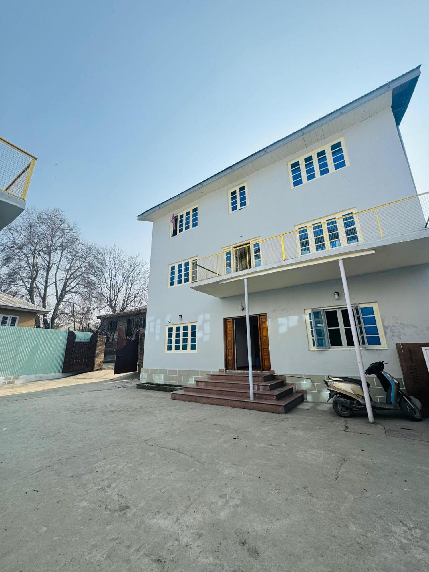 Olive Ventures, Royal Inn, Ritz Srinagar (Jammu and Kashmir) Exterior photo