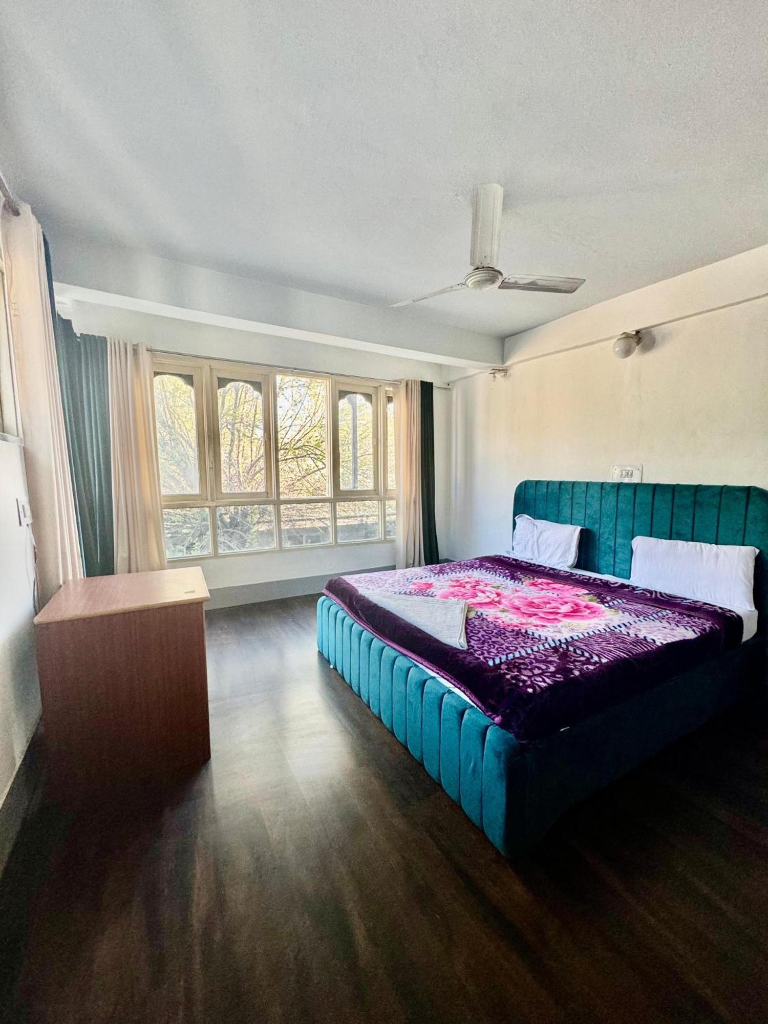 Olive Ventures, Royal Inn, Ritz Srinagar (Jammu and Kashmir) Exterior photo