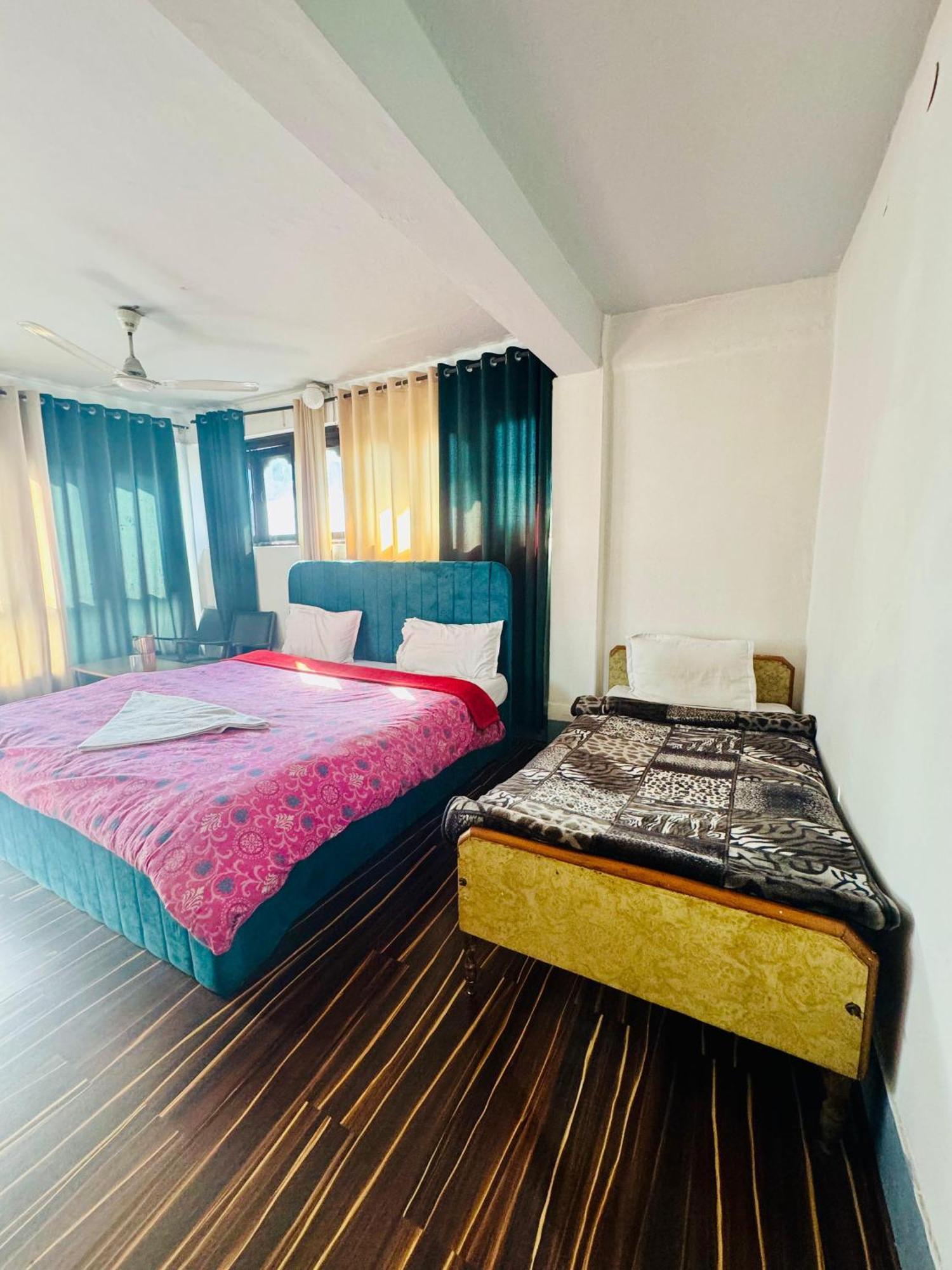 Olive Ventures, Royal Inn, Ritz Srinagar (Jammu and Kashmir) Exterior photo
