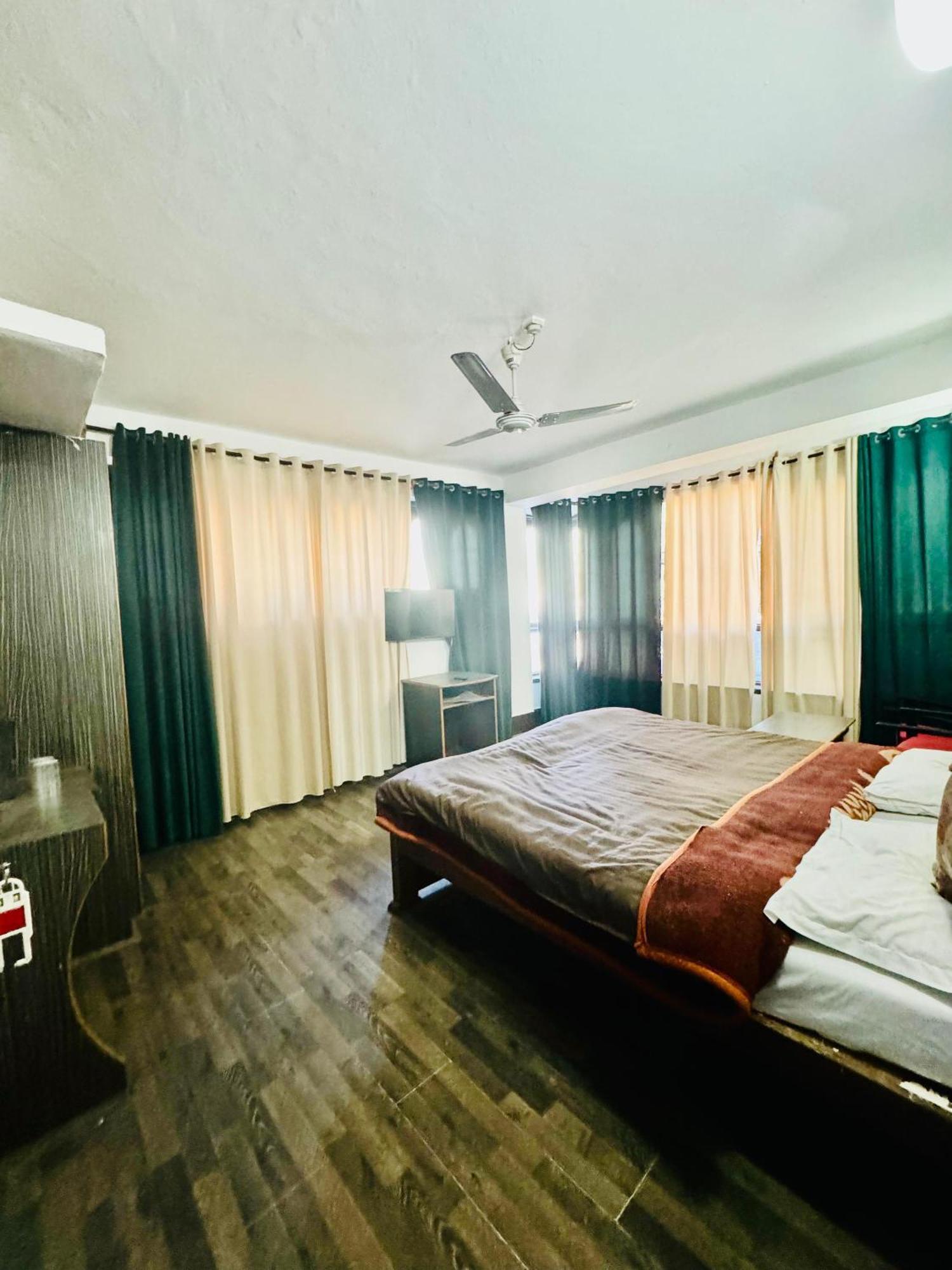 Olive Ventures, Royal Inn, Ritz Srinagar (Jammu and Kashmir) Exterior photo