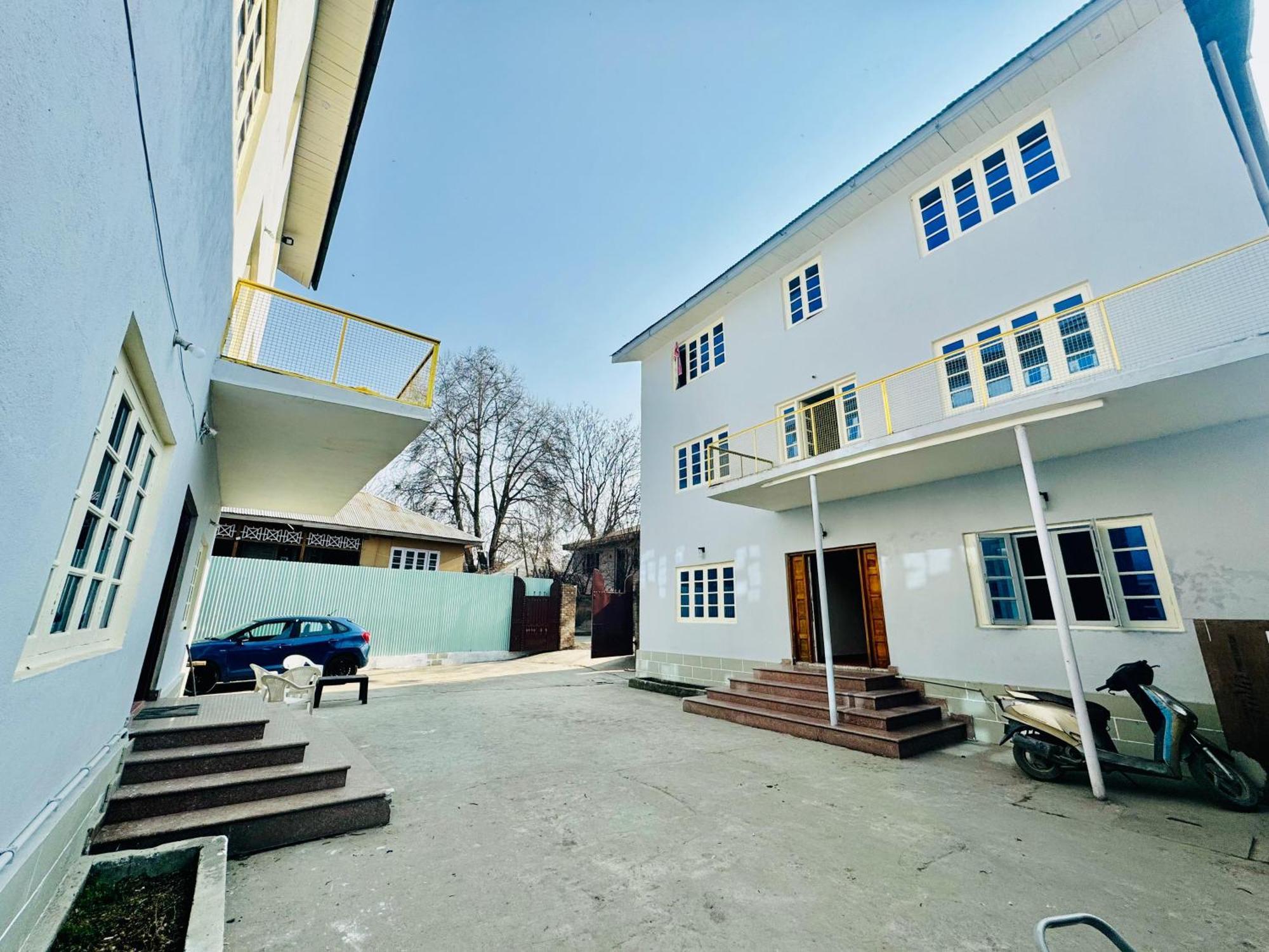 Olive Ventures, Royal Inn, Ritz Srinagar (Jammu and Kashmir) Exterior photo